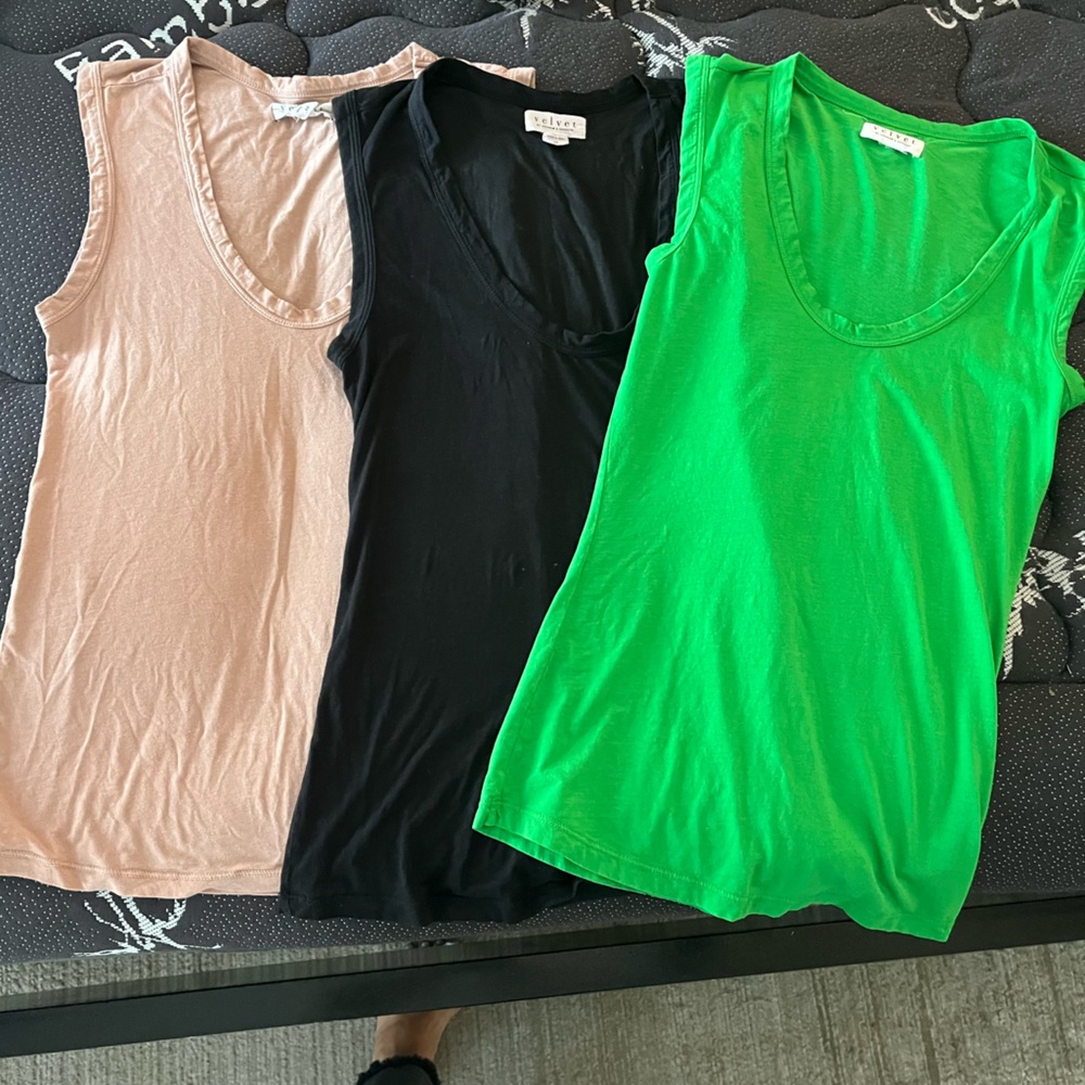 3 Velvet Estina tanks xs